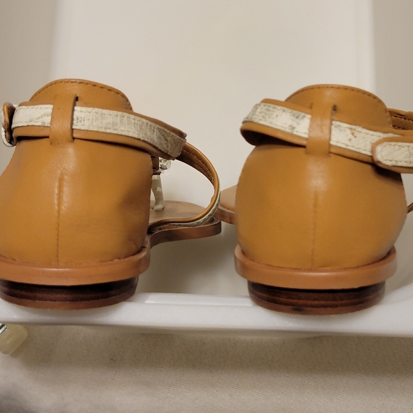 MICHAEL Michael Kors "Darci" Leather Embossed Thong Sandals - Size 9M - Picture 3 of 4